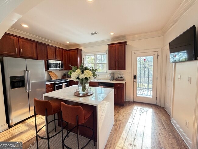 Building Photo - 133 Hilltop Dr SW