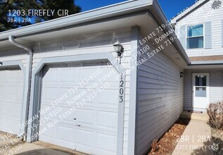 Building Photo - Central A/C and Updated 2 Bedroom Townhouse!