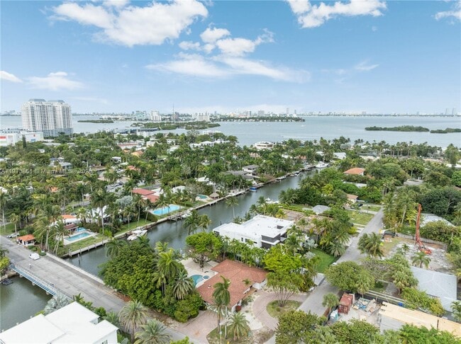 Building Photo - 7601 NE 9th Ave