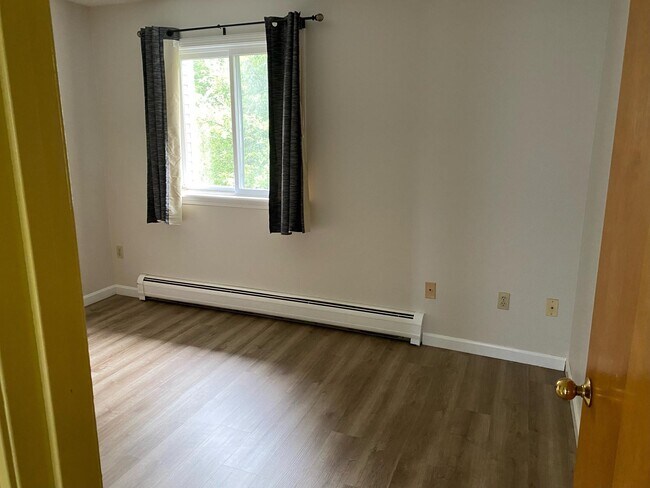 Upstairs Bedroom - N14 Stonehedge Dr