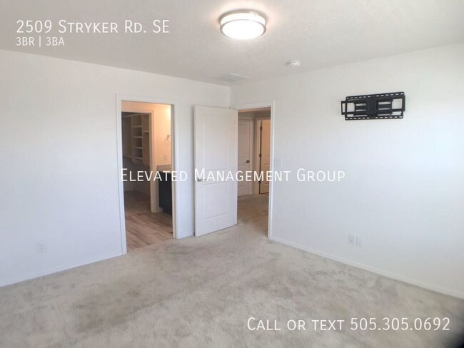 Building Photo - Amazing 3 Bedroom in Mesa del Sol! Lots of...