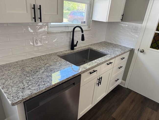 Building Photo - 3 Bedroom Ranch - Upper Arlington, OH