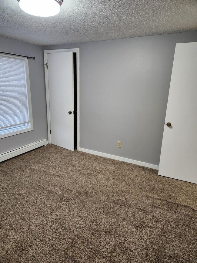 Building Photo - 7 Western Ave