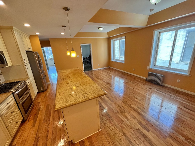 Building Photo - 597 Miller Ave