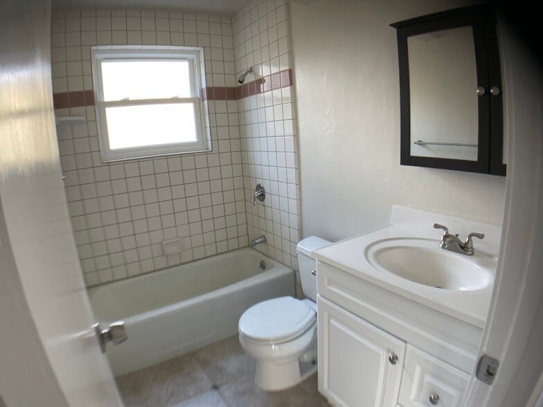 Building Photo - 117 Christel Oaks Dr