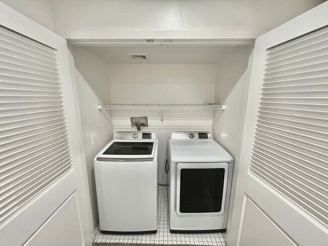 Laundry Room - 3136 N Winstel Blvd