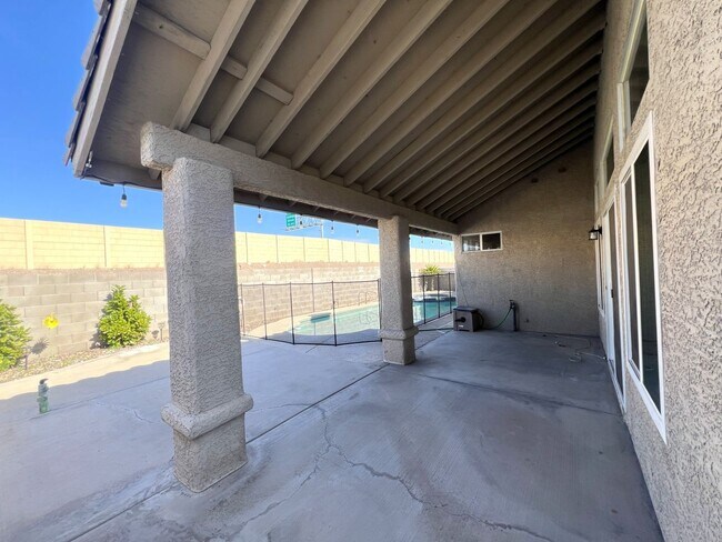 Building Photo - 3 bedroom, 2 bathroom home located in Henderson, NV!