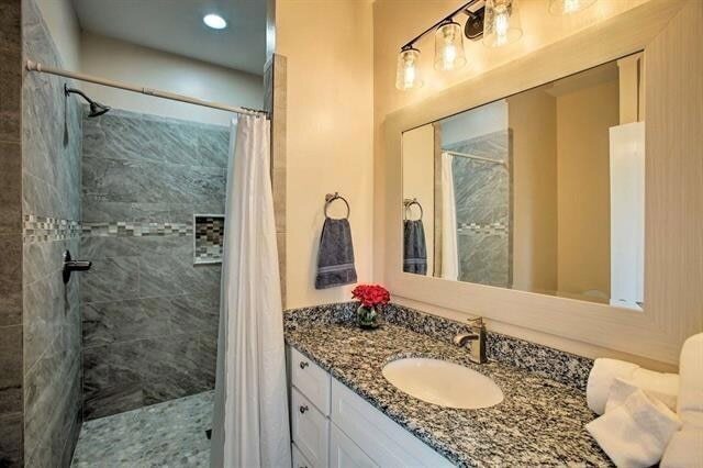 Building Photo - 272 Lakeview Dr