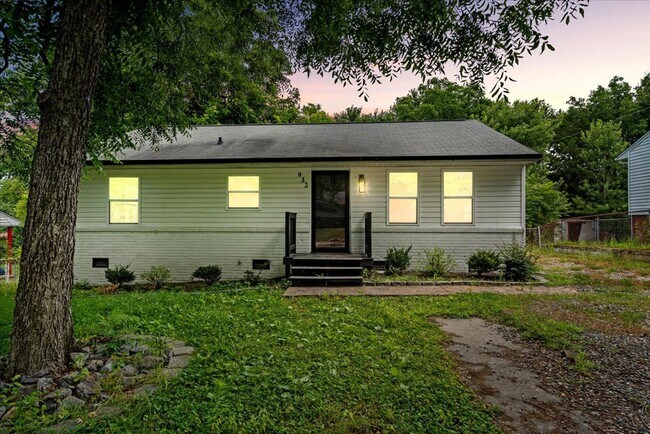 Building Photo - 932 Summer Dr
