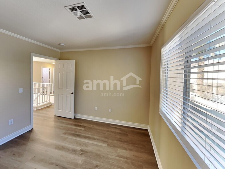 Building Photo - 9924 Ranch Hand Ave