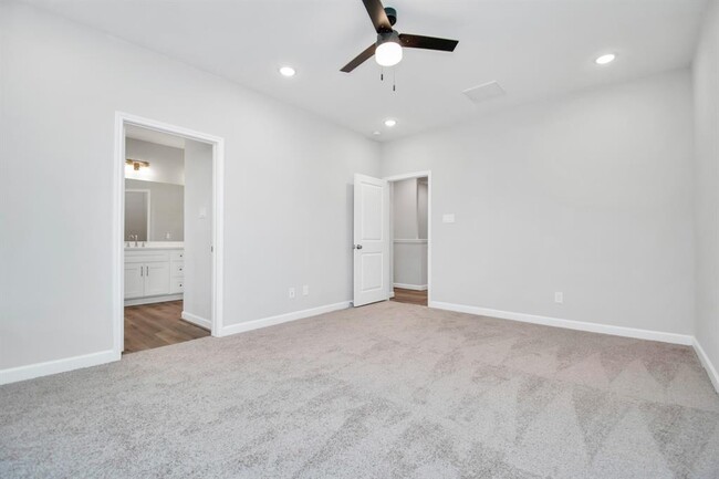 Building Photo - 2355 Hoskins Dr
