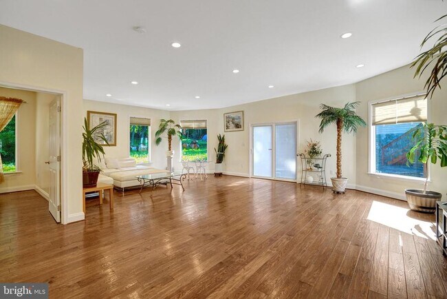 Building Photo - 3714 Hummer Rd