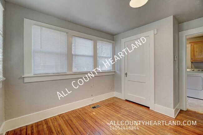 Building Photo - 801 North Blvd