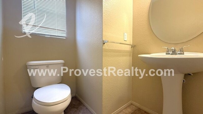 Building Photo - 9495 Apricot Ct