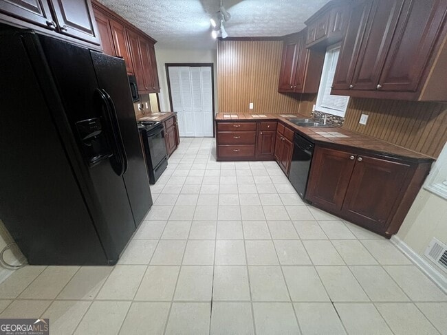 Building Photo - 916 Curry Cir SE