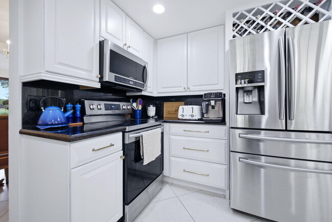 Building Photo - 7798 La Mirada Dr