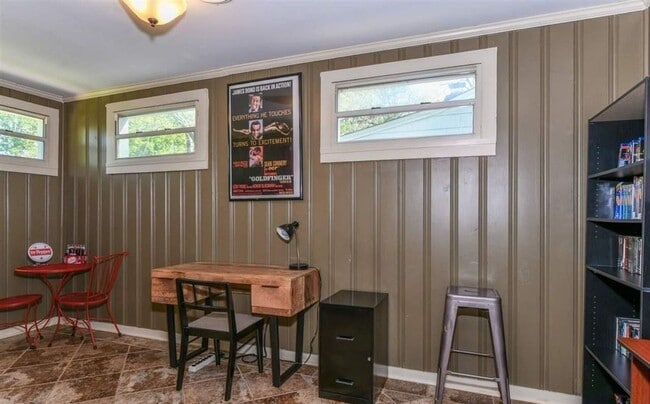 Building Photo - Beautiful three Bedroom One Bathroom For Rent