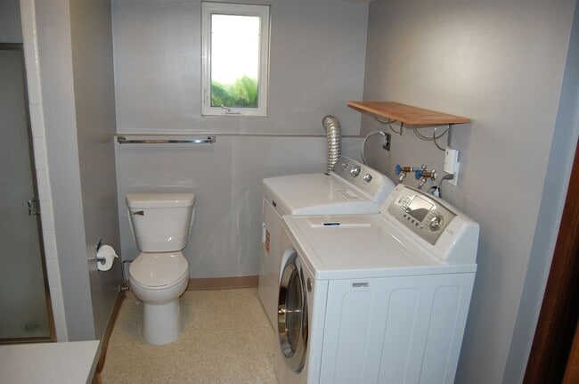 Building Photo - 3724 Clover Cir