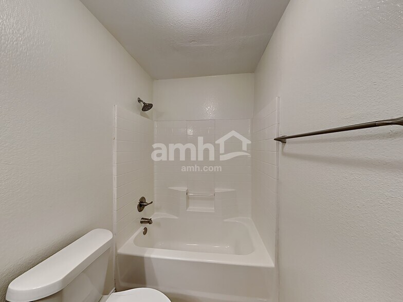 Building Photo - 87 Elmwood Trail