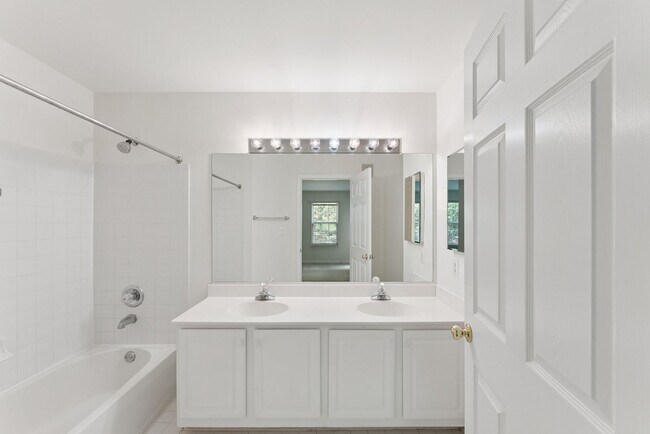 Building Photo - 11892 Breton Ct