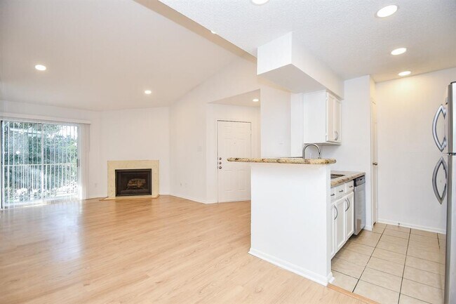 Building Photo - 11201 Lynbrook Dr