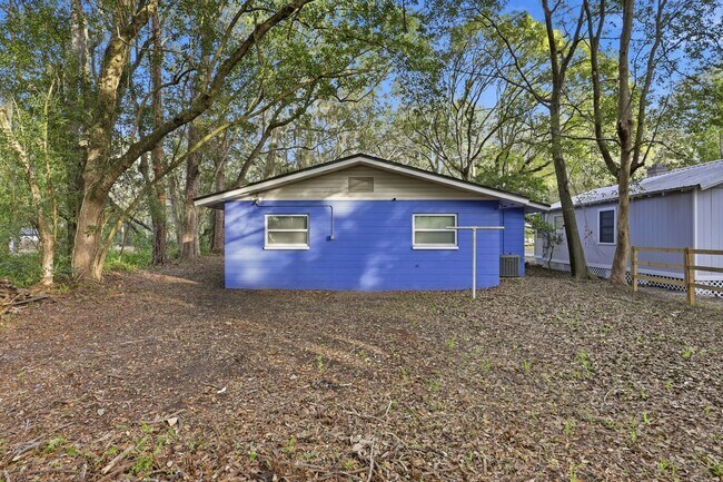 Building Photo - Beautiful, renovated 3 bedroom 1 bath home