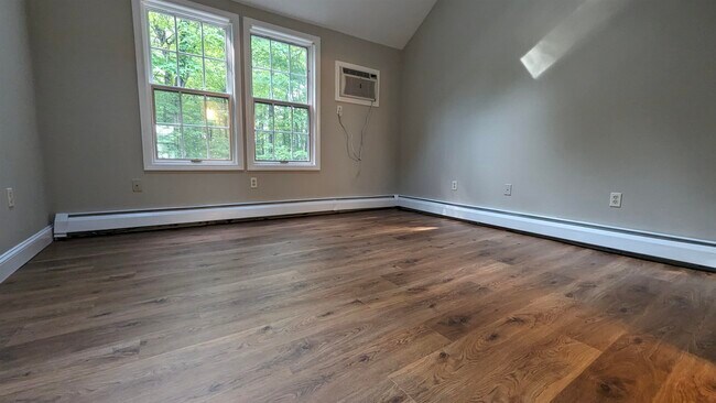 Building Photo - 1465 Hooksett Rd