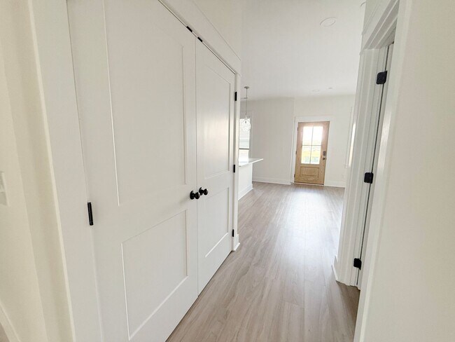 Building Photo - Spacious 4-Bedroom Townhome at Highbury + Summer Special