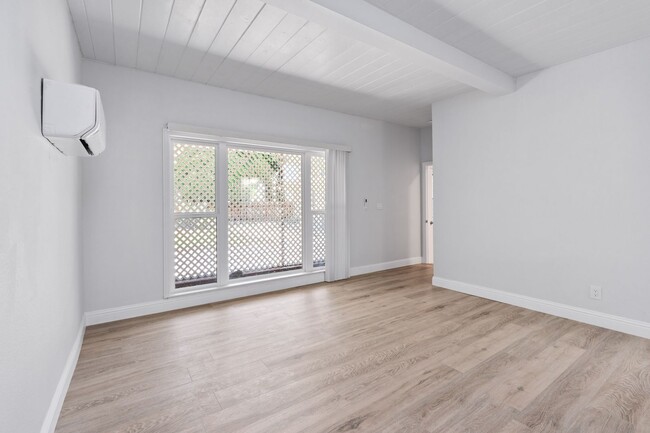 Building Photo - 1450 Rosewood Ln