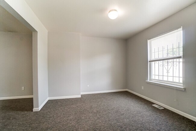Building Photo - 3704 Willow Run Dr