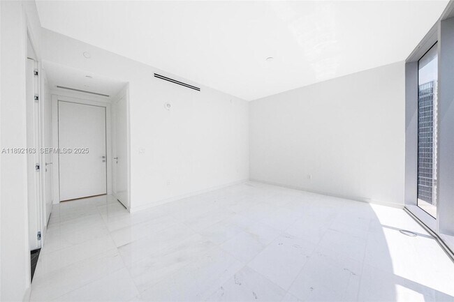 Building Photo - 300 Biscayne Blvd Way