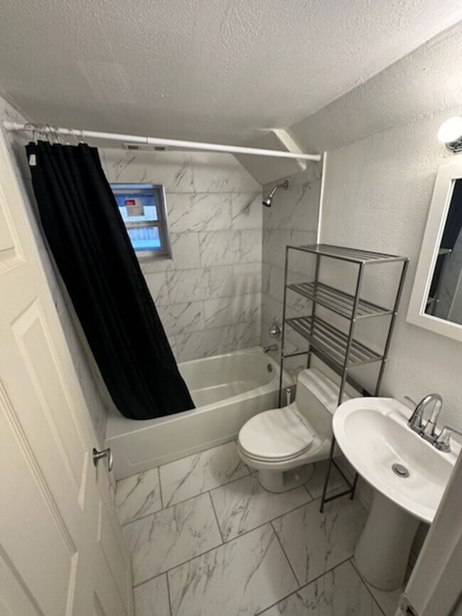 Building Photo - 4064-4466 S Broadway