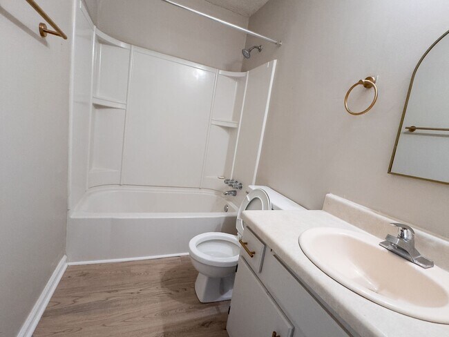 Building Photo - Newly Updated Townhouse for Rent