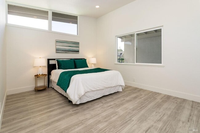 Building Photo - 142 Anita Ct