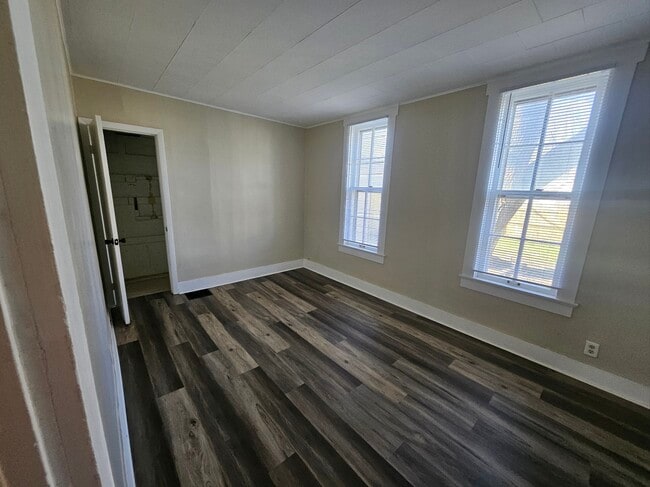 Building Photo - Warren