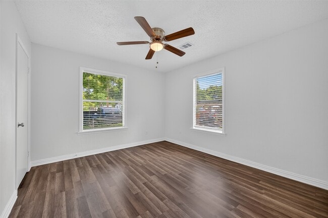Building Photo - 7021 Oleander Ln