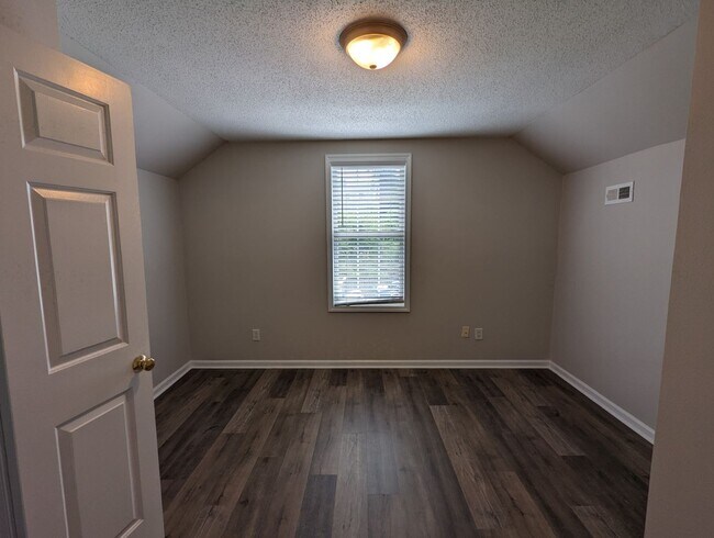 Building Photo - 700 Sykes St