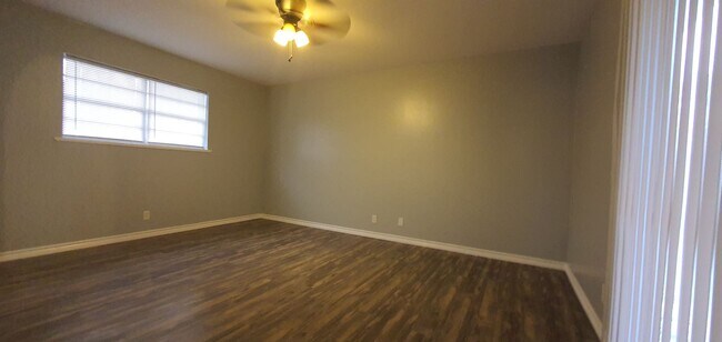 Building Photo - LOVELY 3 bedroom 2 bath home COMING SOON!