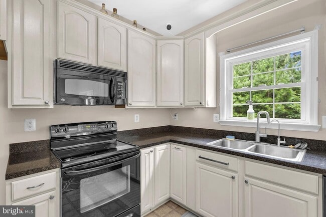 Building Photo - 11489 Lynx Dr