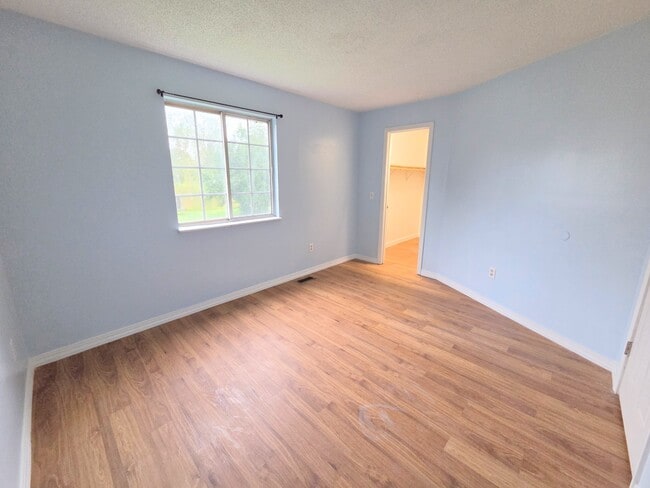 Building Photo - 1818 Paveys Glen Run