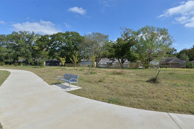 Building Photo - 15322 Torry Pines Rd