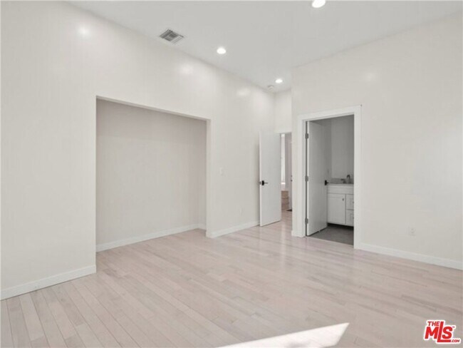 Building Photo - 17601 Rhoda St