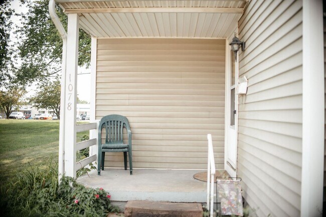 Building Photo - 1078 Kelly Dr