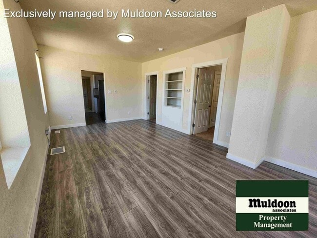 Building Photo - Great 2 bed 1 bath 1 car garage available now!