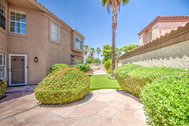 Building Photo - 4bd, 3ba on Arrowhead Golf Course!