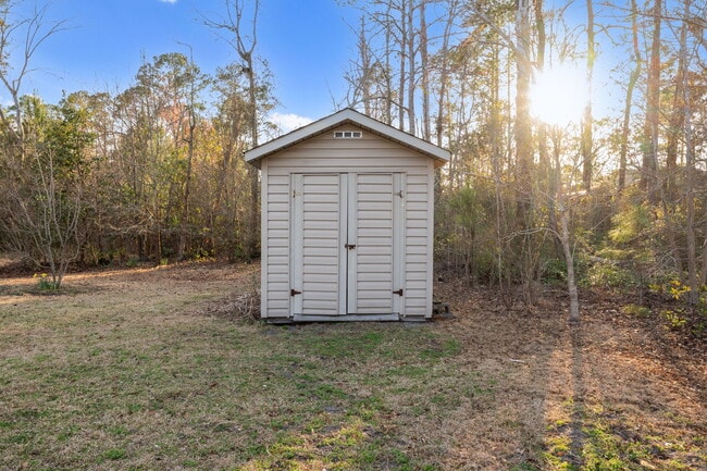 Building Photo - 6115 Gondolier Dr