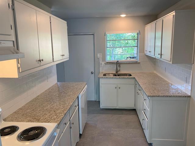 Building Photo - 2631 Hearthstone Dr