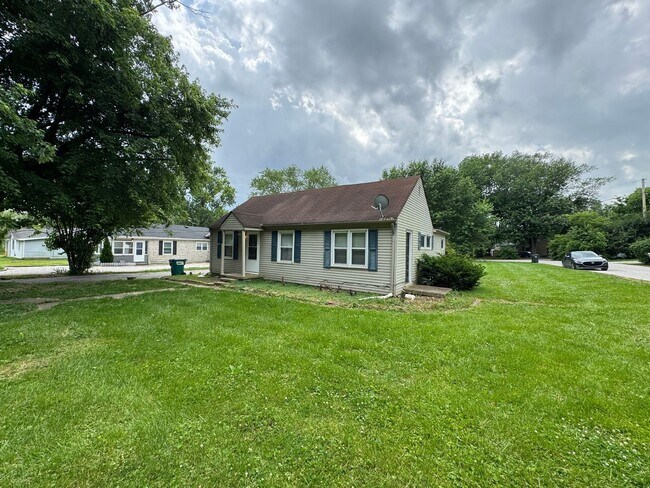 Building Photo - Greenwood 3 Bedroom 2 Bath
