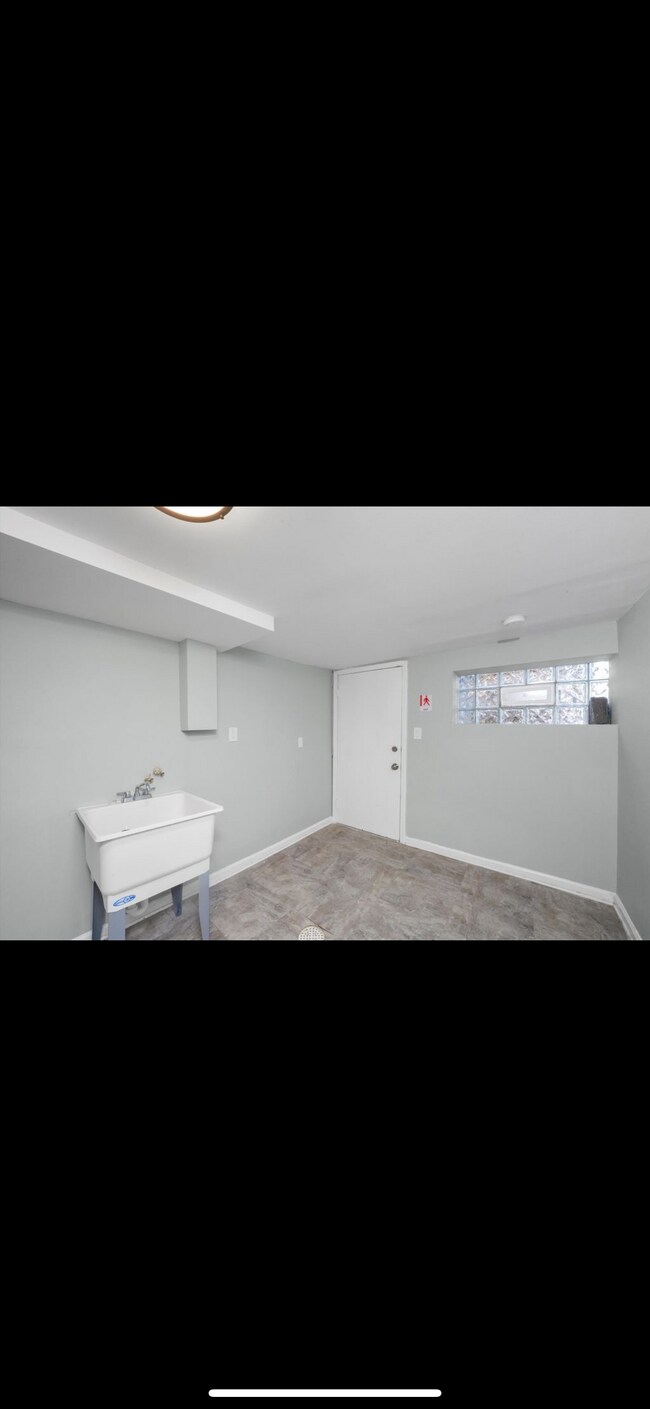 Building Photo - 9339 S Eberhart Ave