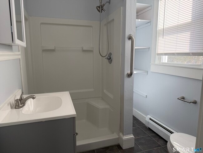 Building Photo - 118 Riverview Ave